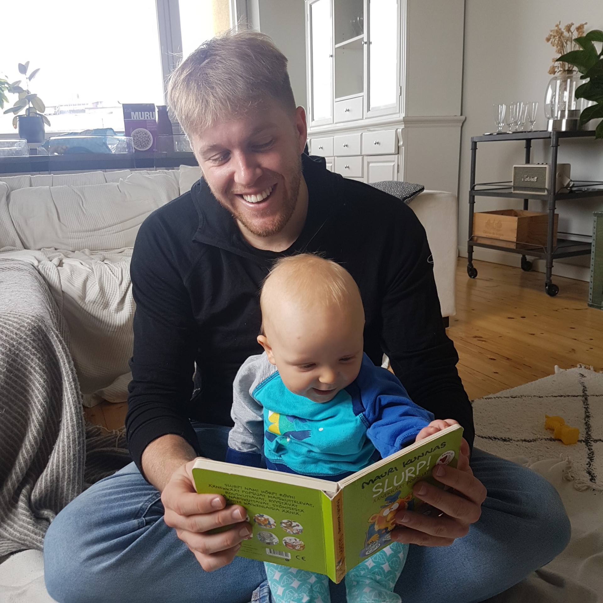 Robin Haak reading to Noa, Nicolas's son